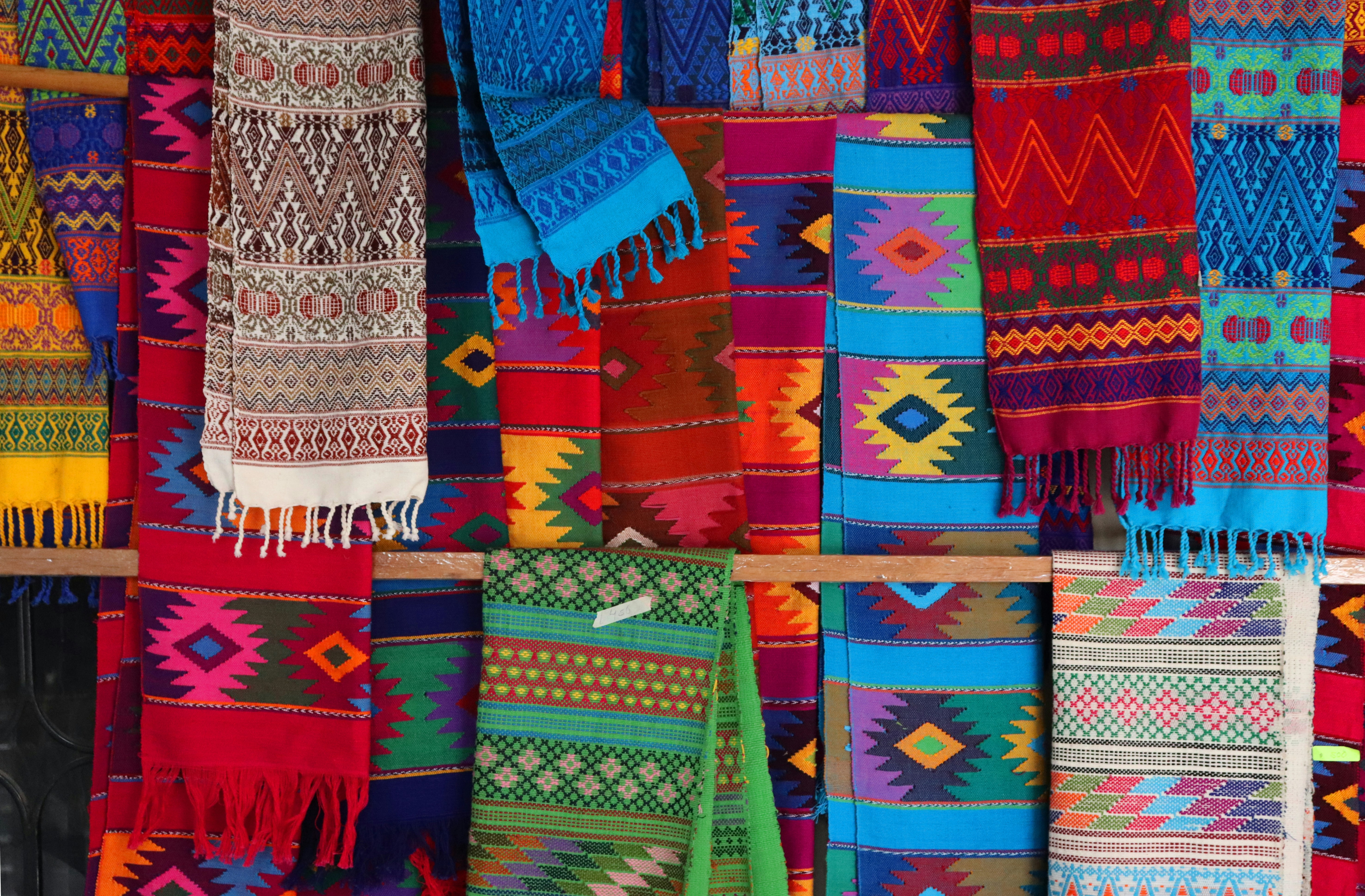 Patrones vibrantes de textiles tradicionales oaxaqueños